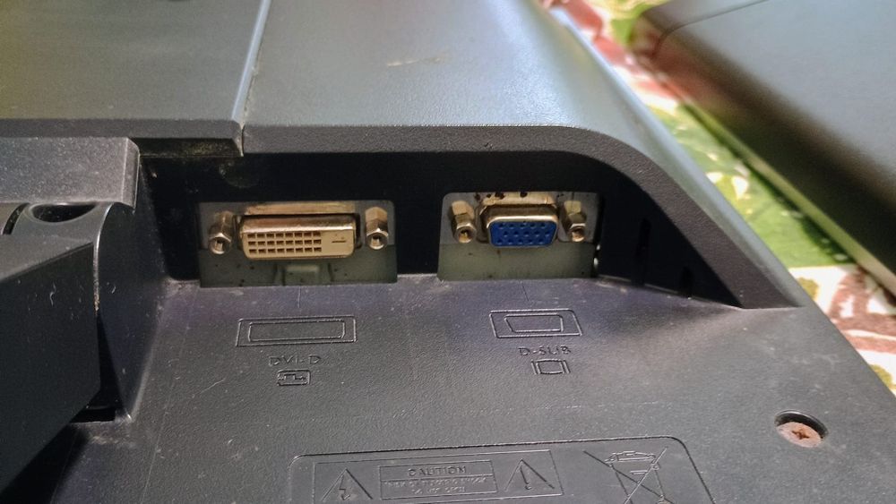 2 броя монитори 17" BENQ FP73G, PHILIPS 170S
S