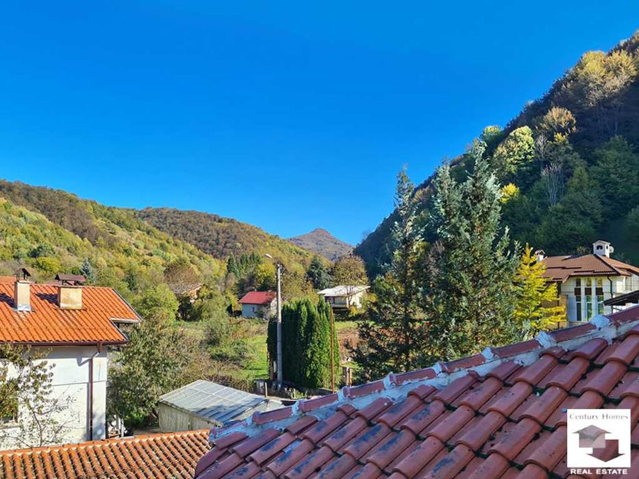 185036 Масивна къща, с двоен гараж и басейн, в Тетевенски Балкан