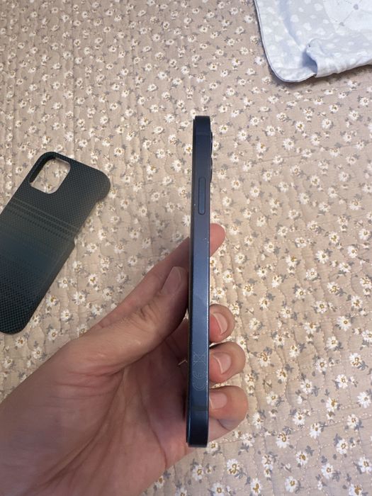 Продам Айфон 12 128