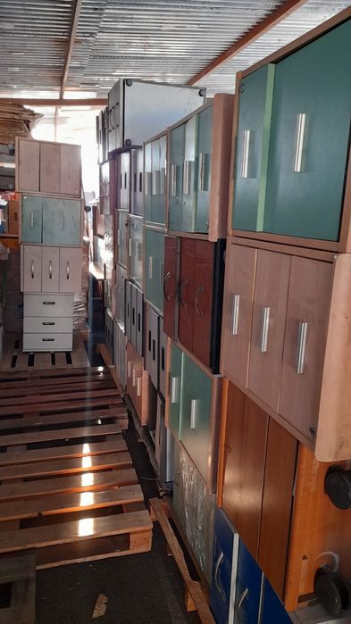 Тумбы офисные на роликах