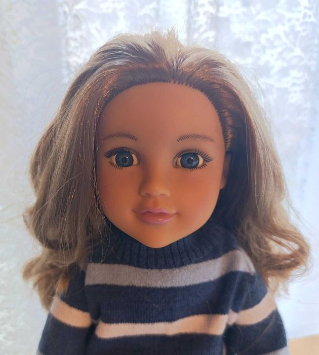 Кукла с дълга коса