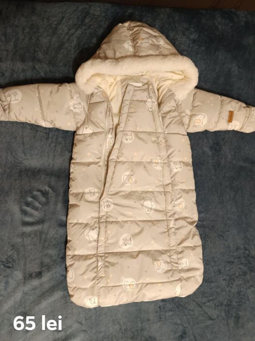 Vand haine bebe fetița