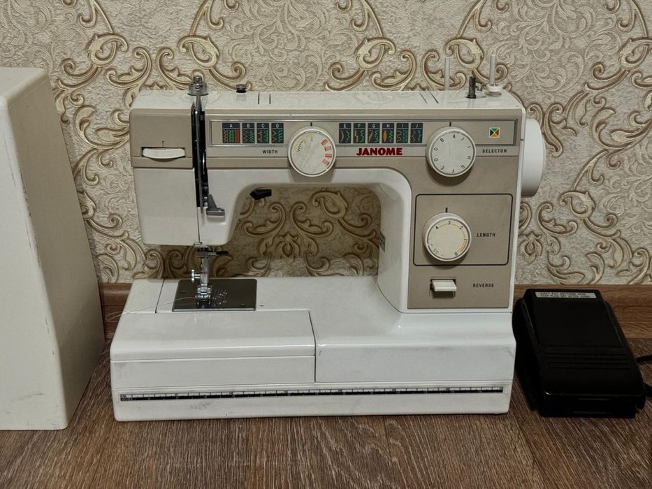 Продам швейную машинку