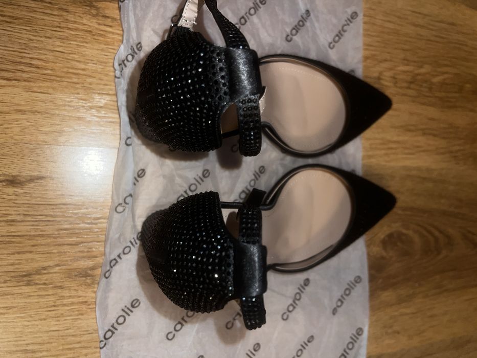 tocuri negre cu pietricele