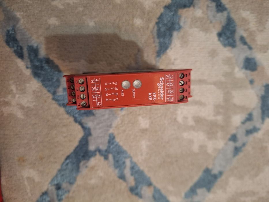 Сэфти реле шнайдер. XPS-AXE