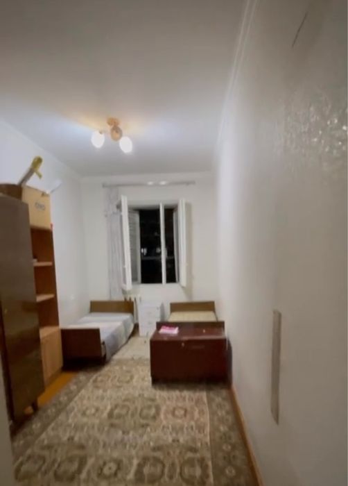 Chilonzor 17 kv 2 xonali lubboyiga srochni 400$ metro yonida