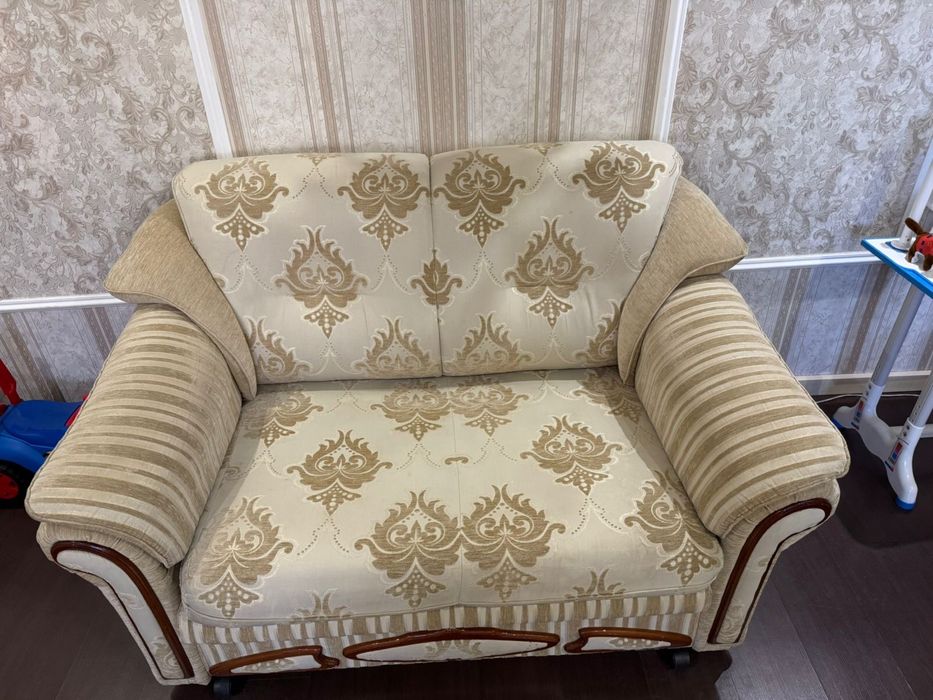 Продам диван 3/1 плюс пуфик