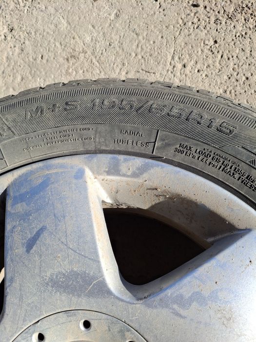 Vând jante cu tot cu anvelope ,r15