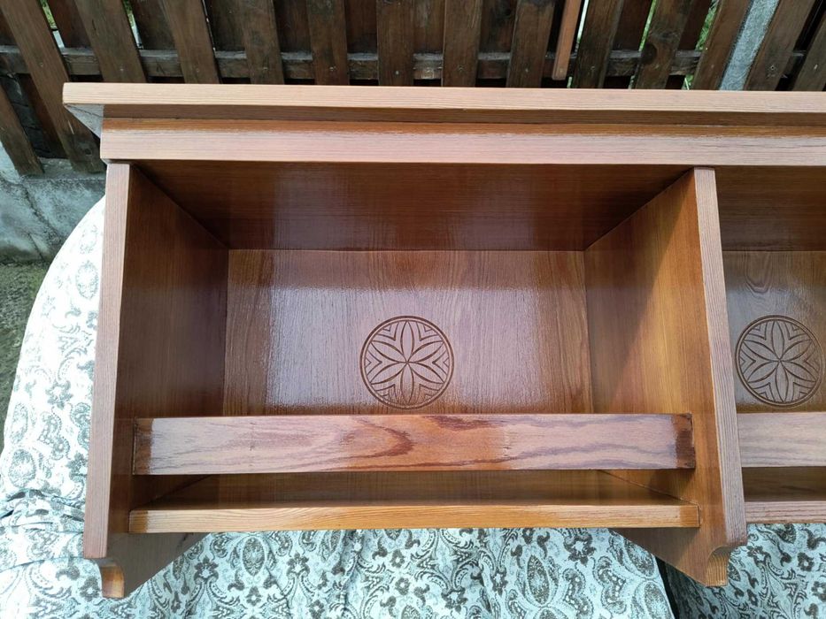 Дървен рафт, полица, етажерка
