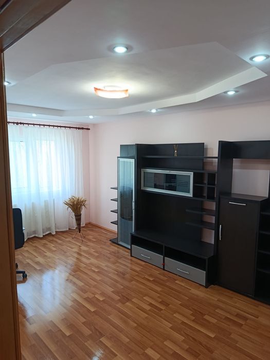 Apartament de închiriat cu 3 camere. Vaslui