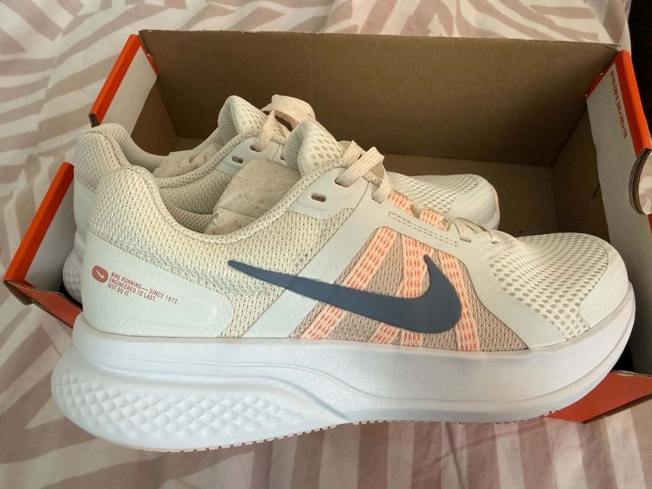 Обувки Nike Swift 2
