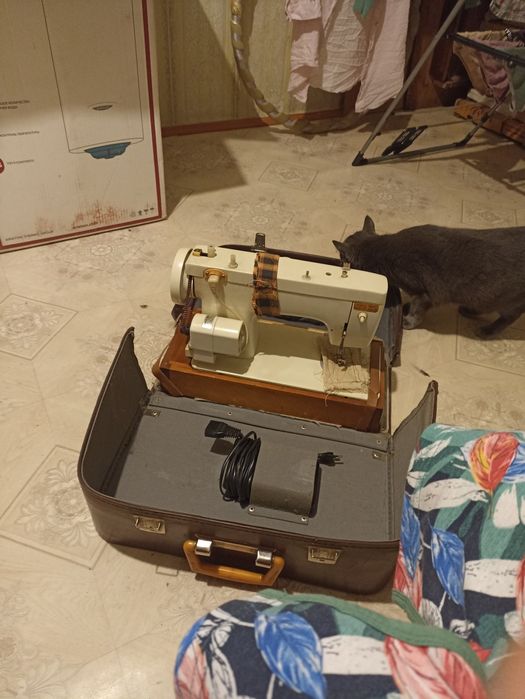 Швейная машинка Чайка