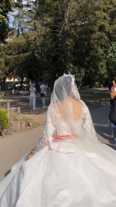 Сватбена рокля регулираща