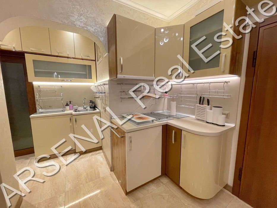 Дава се под наем Двустаен апартамент в София, Лозенец - 68 кв.м за 548.25 € - Снимка #1