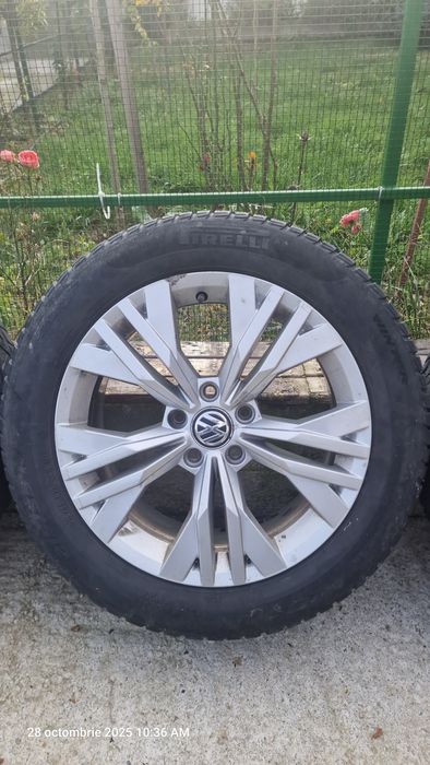 Vând set 4 jante Volkswagen R17 + anvelope Pirelli