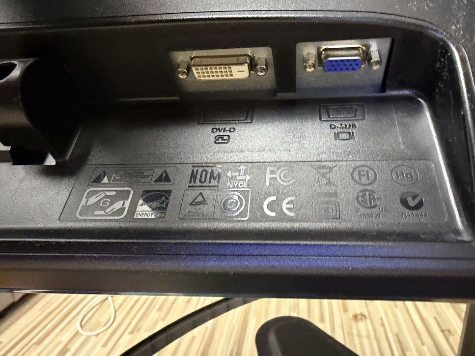 Pachet 2 monitoare 22” Dell + BenQ + suport dublu reglabil VESA