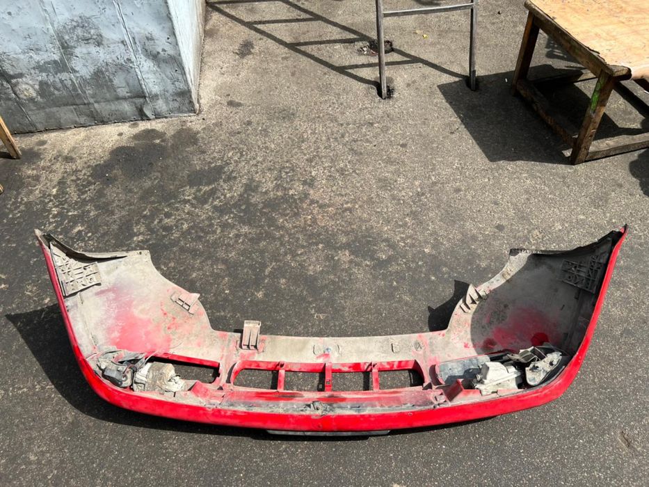 Передний бампер Audi 80 b4