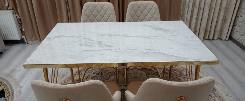 Стол стулья в хорошем состоянии