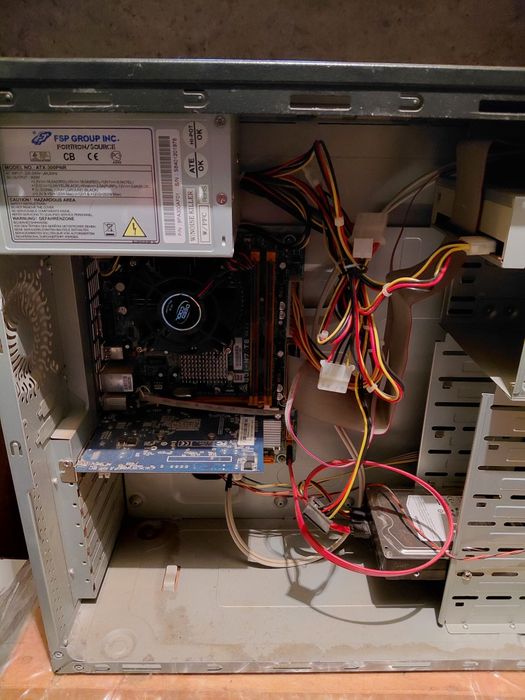 2 комплекта комп + монитор , мишка и клавиатура.