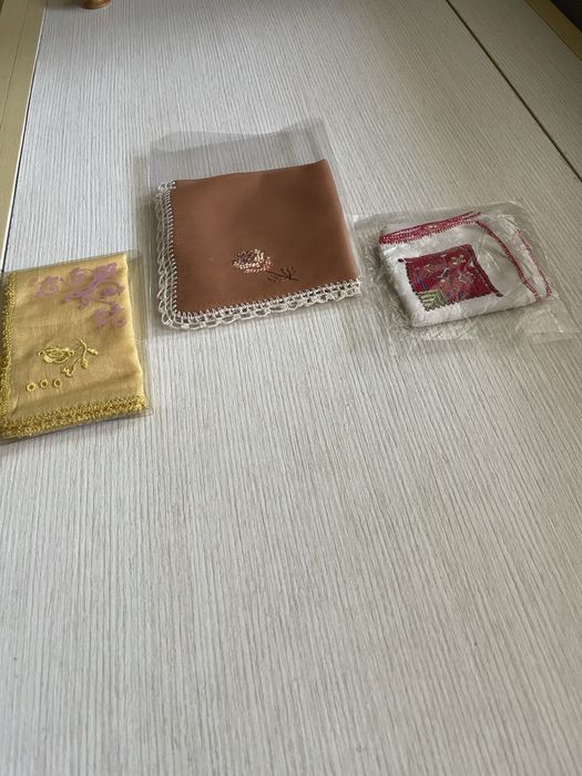 Дамски бродирани кърпички