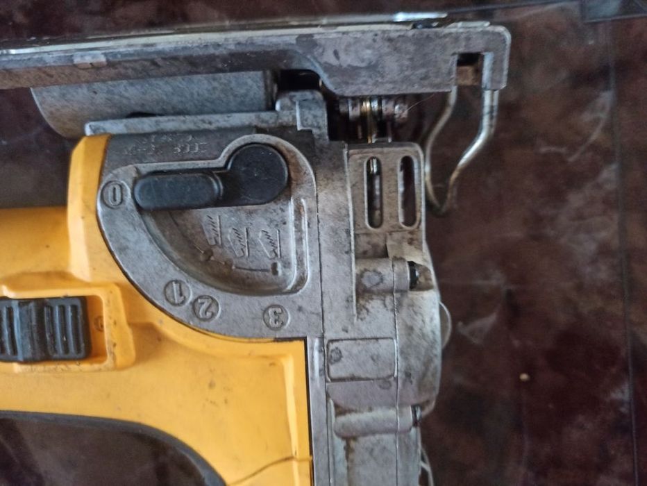 Fierastrau electric DeWalt