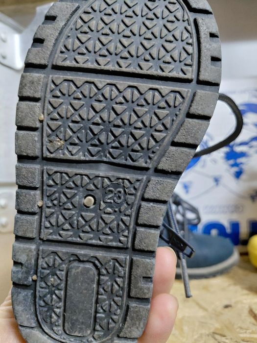 Продам детскую обувь