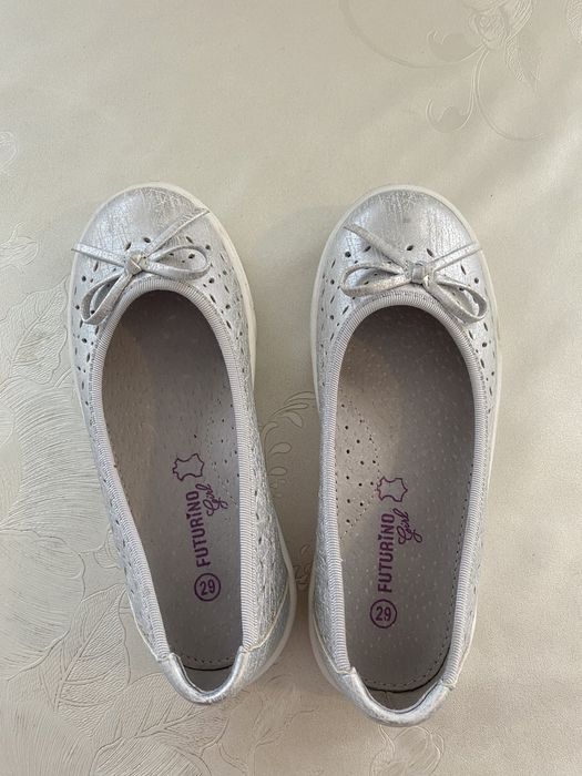 Продам туфли на девочку 29 р.