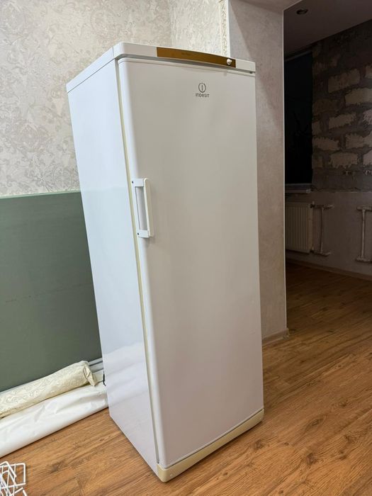 Продается морозильник Indesit