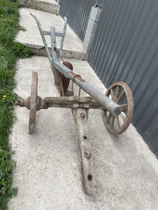 Valăuri vechi din piatră