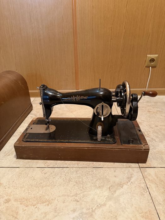 Продам швейную машину