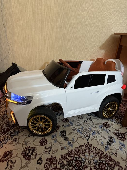 Продам детскую машину Tayota