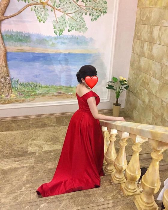 Вечернее платье со шлейфом