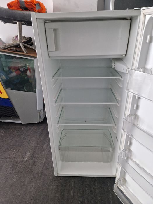 Хладилник с фризер Electrolux 123 см