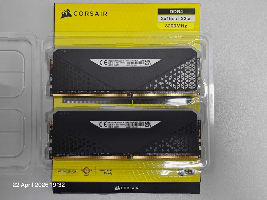 CORSAIR Vengeance RGB 32GB DDR4 (2x16GB), 3200MHz CL16 - CMG32GX4M2E3200C16