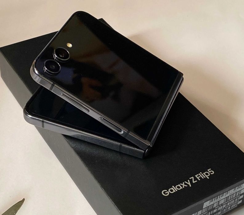 Samsung Galaxy Z Flip 5 Smartphone Pliabil