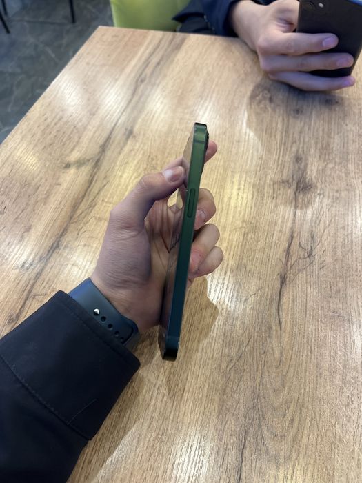 Продам Айфон 13 128гб