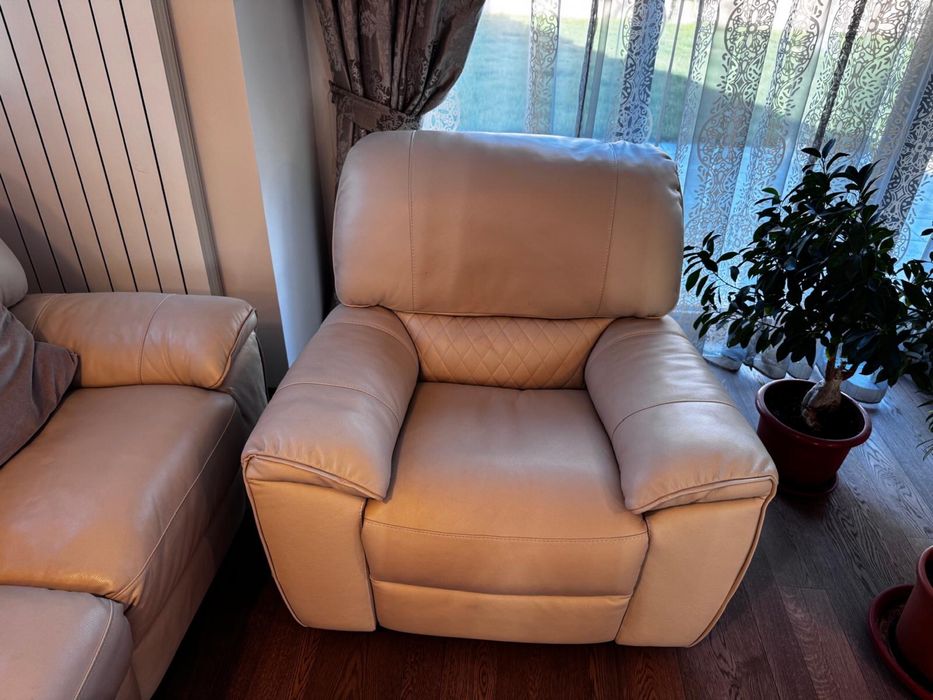Vand set de canapele de piele,se intind electric.