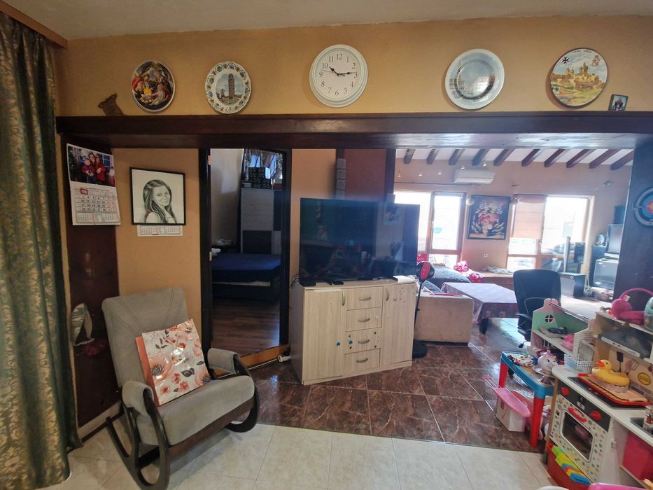 Продава се Многостаен апартамент в Благоевград, Освобождение - 200 кв.м за 1500 €/кв.м - Снимка #2