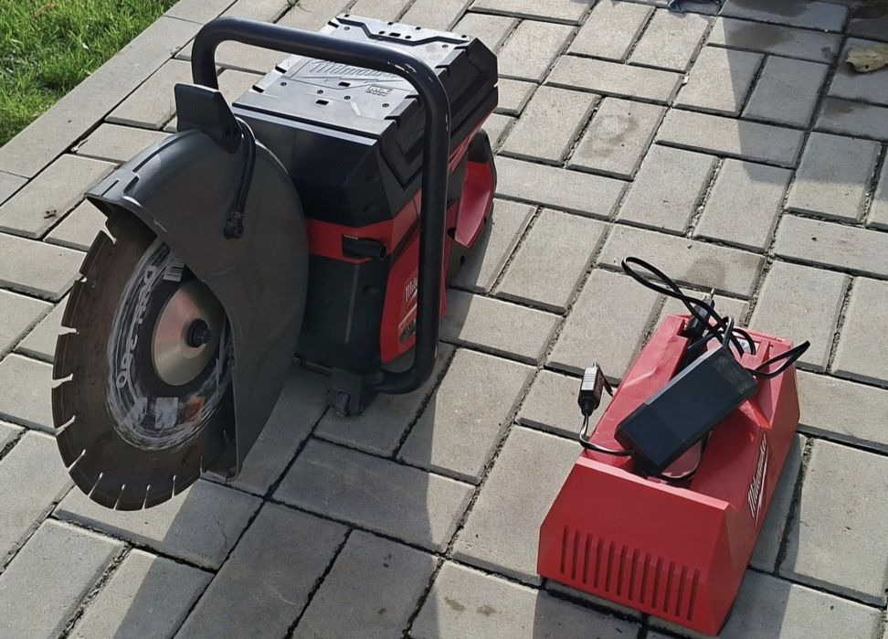 Milwaukee fierastrau COS 350