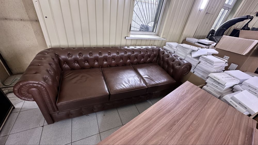 Кожанный диван с креслом