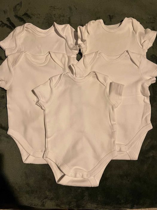Lot/ Set de 5 body-uri bebe 0-1 luna (56 cm) C&A