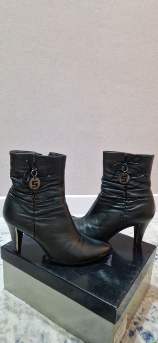 Продам кожаные осенние сапожки