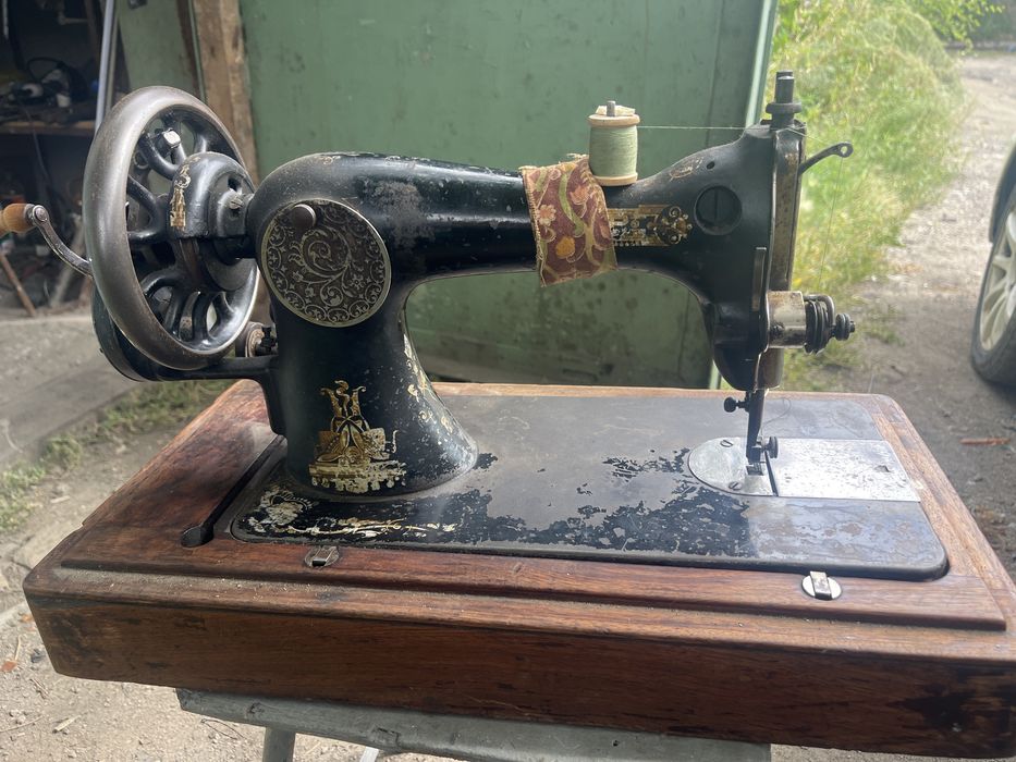 Швейная машинка зингер
