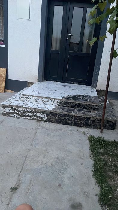 Construcții interioare exterioare , instalații electrice\sanitare.