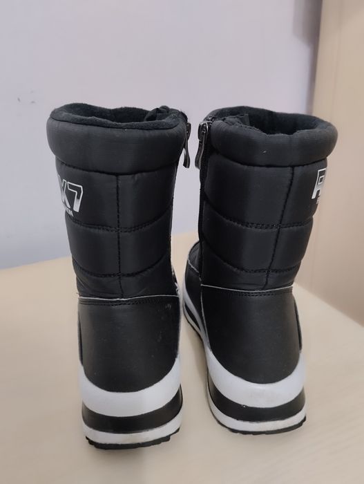 Дутыши очень тёплые,размер 35-36.Новые!!!