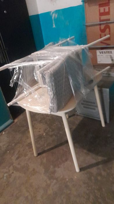 Срочно Продам стол кухонный.