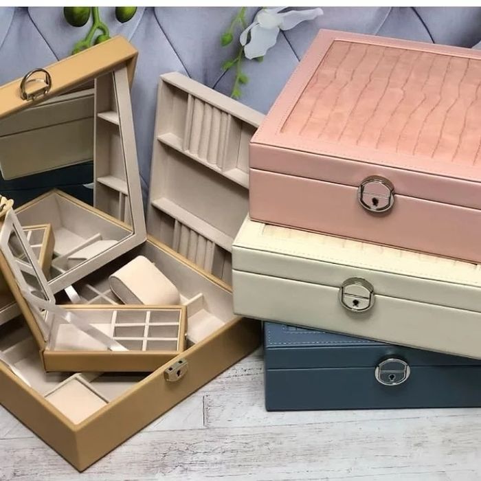 Шкатулки для украшении
