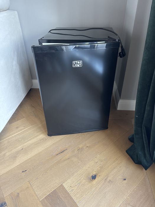 Frigider minibar Star-Light MBM-67APBL, 65 L, negru stare foarte bună
