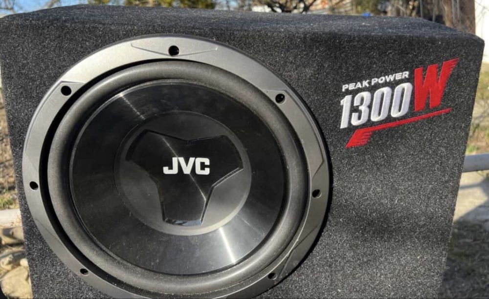 Subwoofer Jvc 1300W/ Statie Crunch 1000W