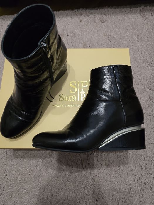 Черни боти Sara Pen